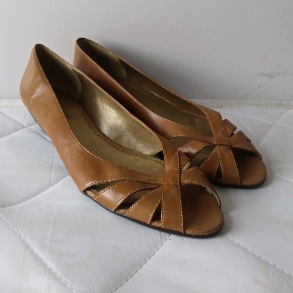 Naturalizer Tan Leather Slip Ons Open Toe Sz 8.5